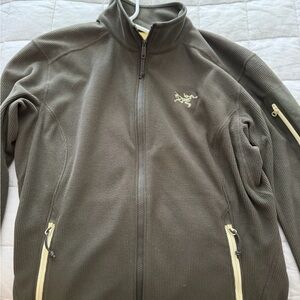 Arc'teryx Men’s Olive Full-Zip Performance Jacket with Contrast Zippers